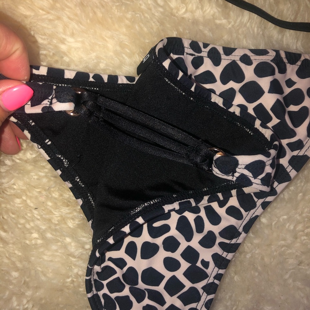 Bikini - Picture 4 of 4